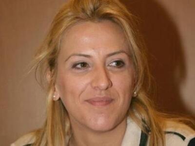 Επανεμφάνιση της Ρένας Δούρου με... &quo...