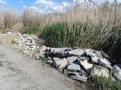 Πάτρα: Μπαζότοπος και αυθαίρετος δρόμος ...