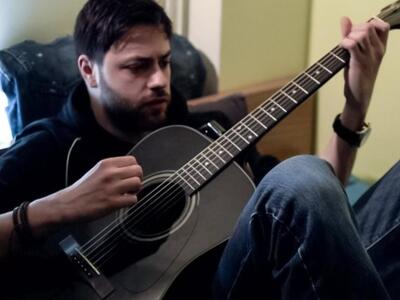 O Πέτρος Πυλαρινός με το "The Fake ...