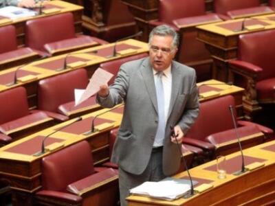 Στο ιατρείο της Βουλής κατέληξε με τον κ...