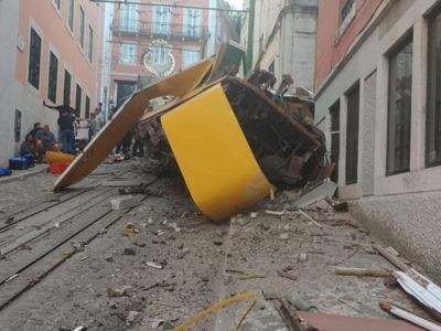 Τραγωδία στη Λισαβόνα: Εκτροχιάστηκε το ...