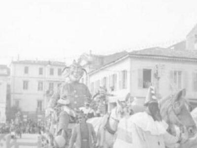 "Εις την κεντρικήν οδόν Μαιζώνος κό...