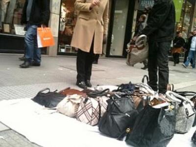 Βρήκαν αποθήκες με προϊόντα - μαϊμού