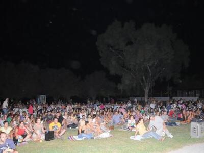 ΠΑΤΡΑ: Ομαδική «κατάληψη» από εκατοντάδε...