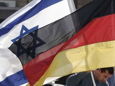 Ηράκλειο: Κρέμασαν πανό στο Γερμανικό προξενείο