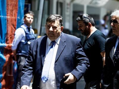 Το κόμμα του Καρατζαφέρη «μπαίνει» στη Βουλή 