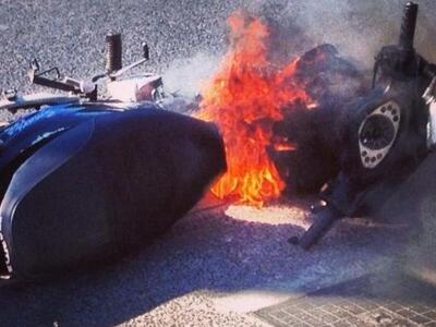 Πάτρα: Μοτοσικλέτα τυλίχθηκε στις φλόγες...