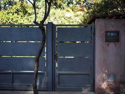 Κοντά στους ληστές που πυροβόλησαν τον ε...