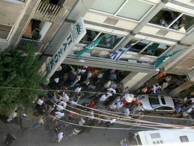 Έγινε κι αυτό: Απλήρωτες καθαρίστριες στ...