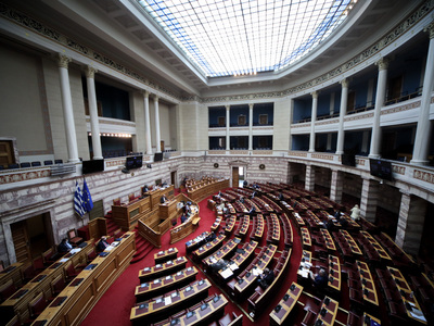 Κόντρες για το εργασιακό στη Βουλή με το...