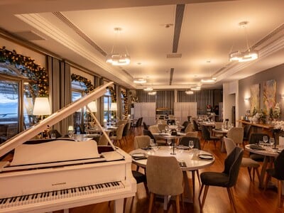 Για ρεβεγιόν Χριστουγέννων, επιλέγουμε S...