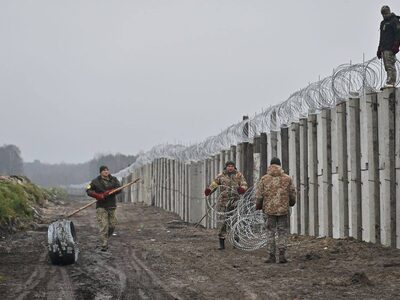 Η Ουκρανία χτίζει τείχος στα σύνορα με τ...