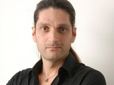 Ο πατρινός σχεδιαστής μόδας που κατέκτησ...