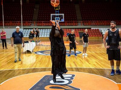 Ο Αρχιμανδρίτης π. Ειρηναίος είναι άσος ...