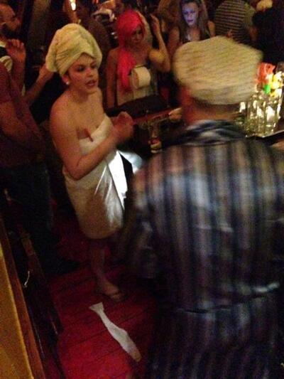 ΦΩΤΟ ΑΠΟ ΤΟ ΦΕΤΙΝΟ BATHROOM PARTY ΣΤΟ PLAY HOUSE