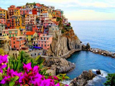 Το χωριό Manarola μοιάζει βγαλμένο από π...