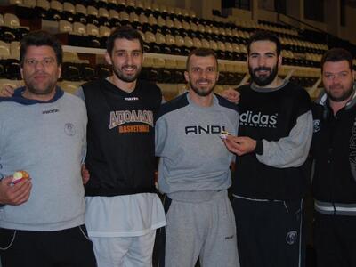 Κέρασαν γλυκά στον Απόλλωνα