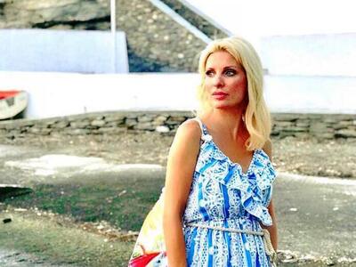 Η Ελένη Μενεγάκη αποχαιρέτησε το καλοκαί...