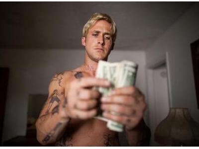 Οι κοιλιακοί και τα τατουάζ του Ράιαν Γκ...