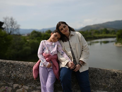 “Να με λες μαμά”: Ποια είναι η 9χρονη πρ...