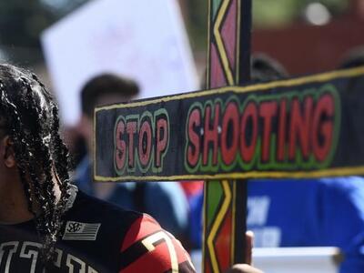 ΗΠΑ: Βίαιες διαδηλώσεις στο Σικάγο μετά ...