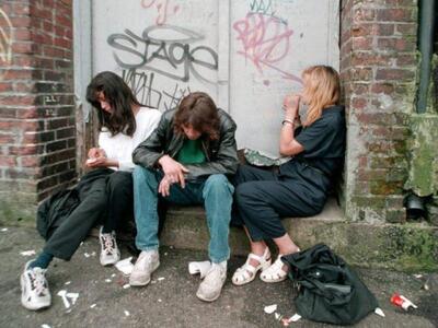 ΚΚΕ: Καμπάνια κατα των ναρκωτικών σε σχο...