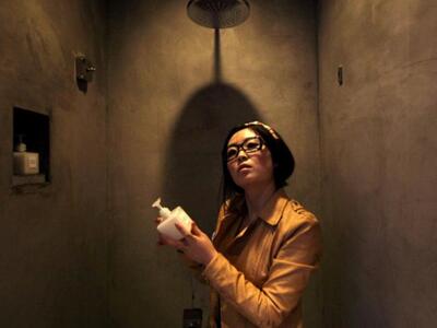 Κίνα: Βγάζει το ψωμί της δοκιμάζοντας ξενοδοχεία