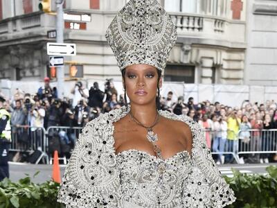 FASHION ΥΠΕΡΘΕΑΜΑ ΤΟ MET GALA: ΠΑΠΑΣ Η Ρ...