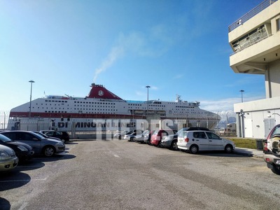 Επαναπατρίζονται οι 200 Ιταλοί - Απέπλευ...