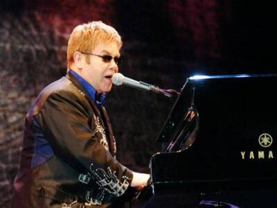 Στο νοσοκομείο ο Έλτον Τζον