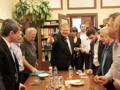 ΠΑΣΟΚ: Πρόταση για κατάργηση του μπόνους...