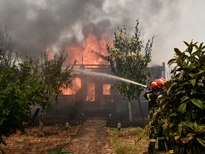 Εφιαλτική και ανεξέλεγκτη η πύρινη λαίλα...