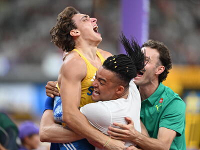 Τόκιο: Ο Ντουπλάντις πέφτει στην αγκαλιά...