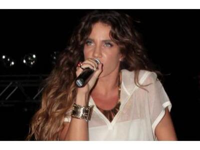 Μια 16χρονη γαλανομάτα... Ελληνίδα η &qu...