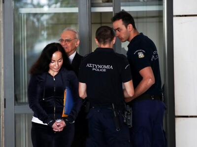  Το φιλί και το λουλούδι της Σταμάτη στο...