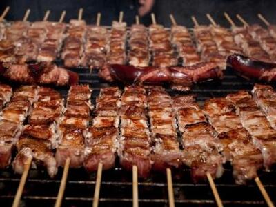 Άρχισε το τσίκνισμα και στα στέκια της π...