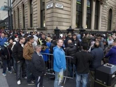 iPhone 5S: Παράνοια, ουρές... χιλιομέτρω...