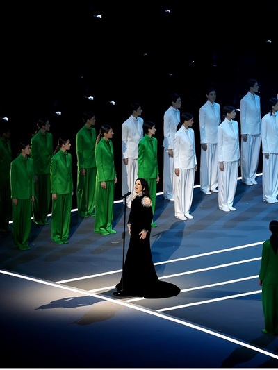 Η Λάουρα Παουζίνι με Armani