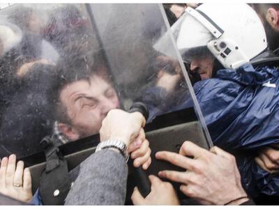 Κοζάνη: Άγρια επεισόδια ανάμεσα σε αστυν...