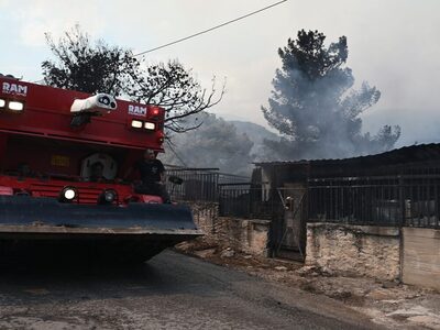 Πυροσβεστική: Συνεχίζεται η μάχη σε 99 π...