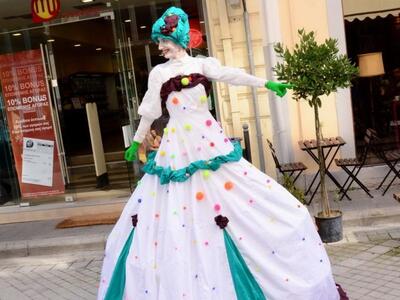 Πάτρα: «Τέχνες στο δρόμο» σε εορταστικό ...