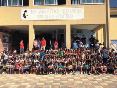 Αθλητές του Γλαύκου Α.Ο. σε δημοτικά σχο...