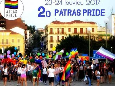 Προβολή ταινίας στις σκάλες Αγίου Νικολά...