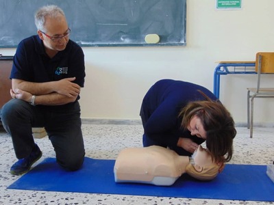 Μία από τις διδασκόμενες δεξιότητες σε ένα σεμινάριο BLS/AED του ERC είναι η τεχνική διάνοιξης του αεραγωγού και ο έλεγχος του θύματος για την ύπαρξη αναπνοής
