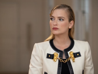 Με σακάκι Schiaparelli