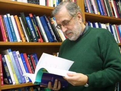 Ο καθηγητής του τμήματος Φυσικής του Παν...