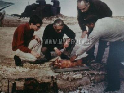 Οταν ο Ωνάσης ψήνει γουρουνόπουλο με τον...