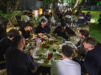 Το αποχαιρετιστήριο δείπνο στον Προμηθέα- Φωτό