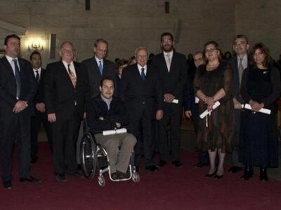 O Κάρολος Παπούλιας βράβευσε στην Παλαιά...