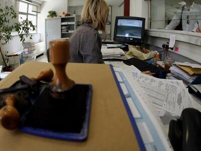 Δημόσιο: Στα 780 ευρώ ο πρώτος μισθός- Κ...